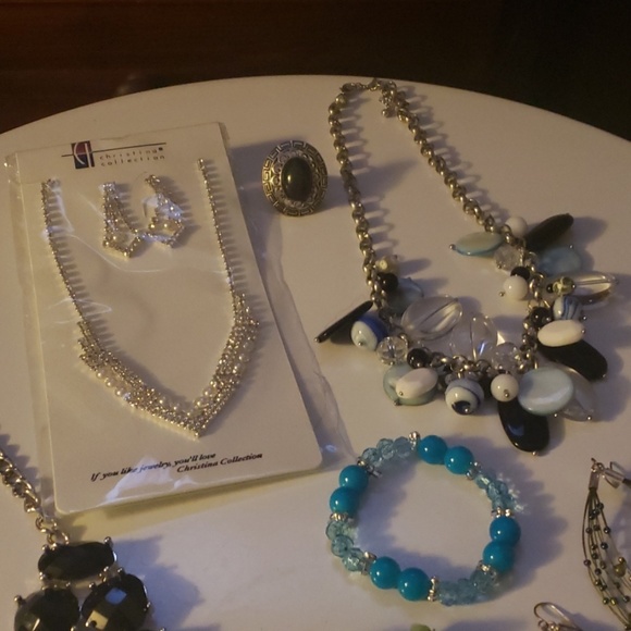 Assorted Jewlery - Picture 3 of 5